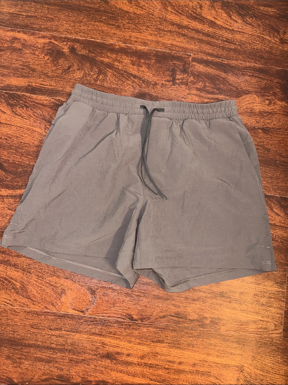 Lululemon short 5” inseam men’s size Medium